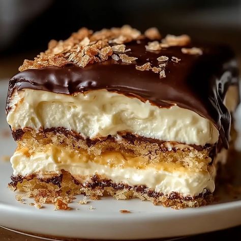 No-Bake Chocolate Eclair Cake Individual Eclair Cakes, Eclair Cake No Bake, Moist Pineapple Cake Recipe, Chocolate Eclair Dessert, Rich Chocolate Dessert, No Bake Eclair Cake, Eclairs Dessert, 3 Ingredient Cakes, Chocolate Eclair Cake