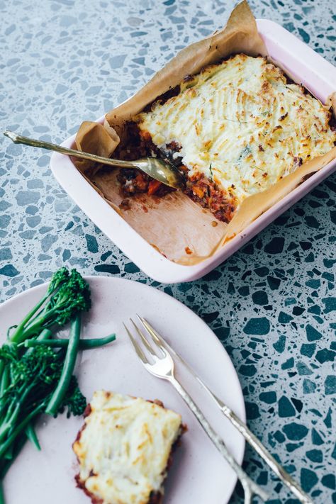 Lentil Mushroom & Gravy Sheperd's Pie — Elsa's Wholesome Life Best Shepherds Pie Recipe, Lentil Mushroom, Vegan Shepherds Pie, Vegan Gravy, Dried Lentils, Shepherds Pie Recipe, Meal Prep Plans, Easy Pie Recipes, Mushroom Gravy