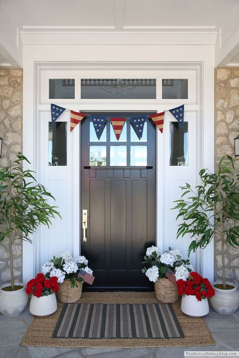 4th Of July Front Porch, 4th Of July Front Porch Decor, Patriotic Front Porch, Patriotic Porch, Front Porch Decor Ideas, Fourth Of July Decorations, Summer Front Porches, Summer Porch, Fourth Of July Decor