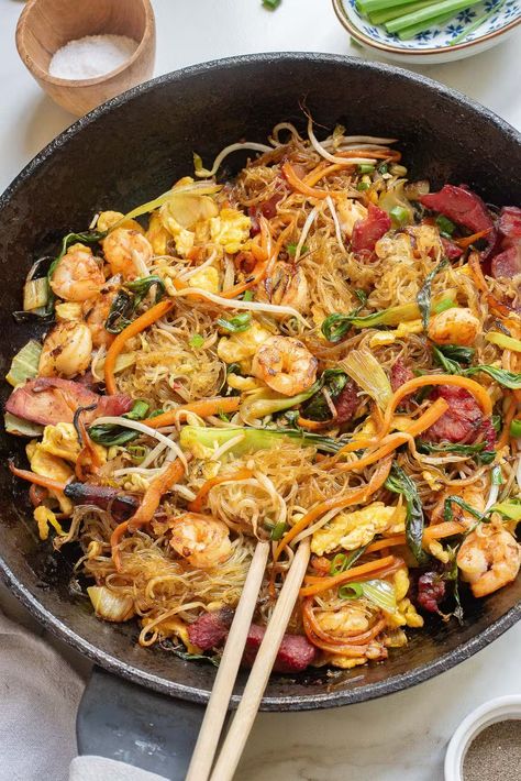 Singapore Rice Noodles - All The Noodles Asian Shrimp Noodles, Singapore Food Recipes, Singapore Rice, Singapore Fried Rice, Stir Fry Pasta, Singapore Rice Noodles, Noodles Shrimp, Chinese Roast Pork, Pan Fried Noodles