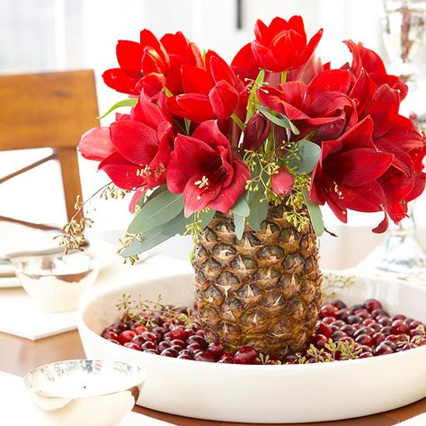 . Amaryllis Care, Pineapple Centerpiece, Pineapple Vase, Hawaiian Christmas, Tropical Christmas, Deco Originale, Holiday Centerpieces, Deco Floral, Luau Party