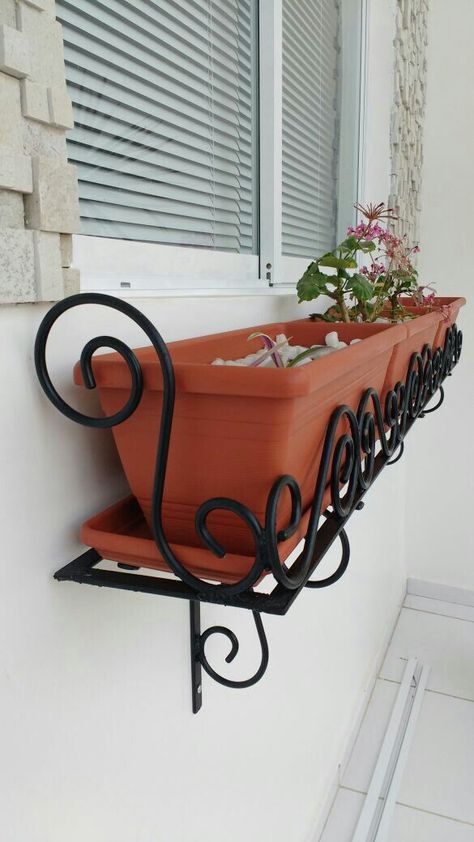 Wrought Iron Furniture, Wrought Iron Decor, Balkon Design, تصميم للمنزل العصري, Plant Decor Indoor, House Plants Decor, Grill Design, Iron Furniture, Window Boxes