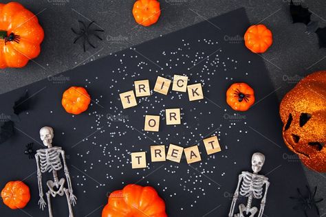 Halloween Flatlay, Background Halloween, 2024 Halloween, Fall Holidays, Top View, Trick Or Treat, Black Background, Flat Lay, Black Backgrounds