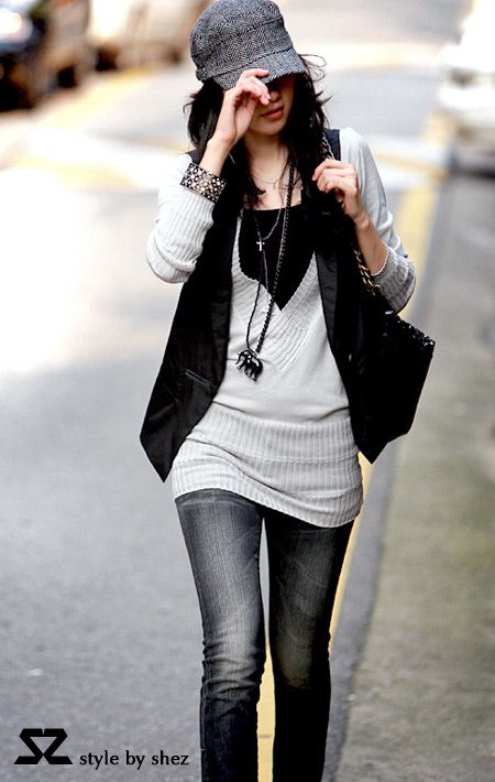 Grey sweater and black vest layers.  Winter casual / fob style / asian style 2000s Fashion Winter, Layered Winter Outfits, Winter Layering Outfits, Sweater Vest Outfit, 2015 Outfits, 2010s Fashion, 2000s Outfits, Layering Outfits, Fit Ideas