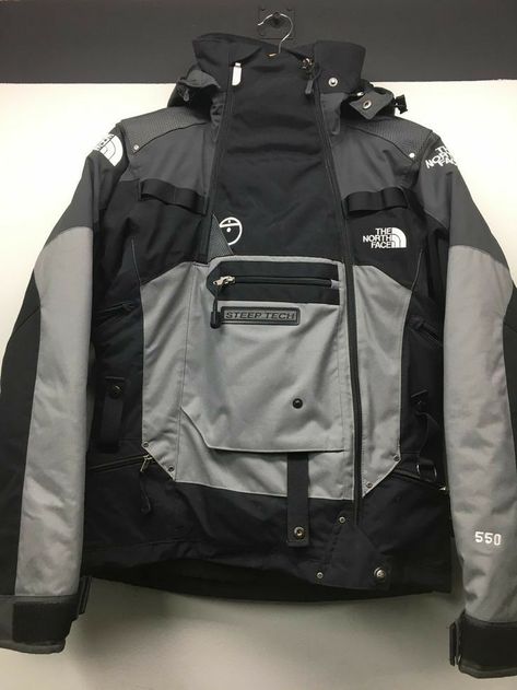 North Face Steep Tech, North Face Outfits, Techwear Fashion, Streetwear Jackets, Fashion Corner, Grey Jacket, Tactical Clothing, Cyberpunk Fashion, Streetwear Aesthetic