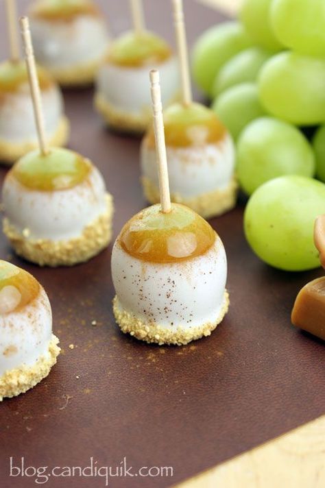 Caramel Apple Pie Grape Poppers - these are AMAZING & addicting. @Melissa Squires Squires Squires Henson CandiQuik Melted Caramel, Toothpick Appetizers, Small Treats, Caramel Apple Pie, Cooking Spray, Apple White, Small Desserts, Homemade Treats, Caramel Apple