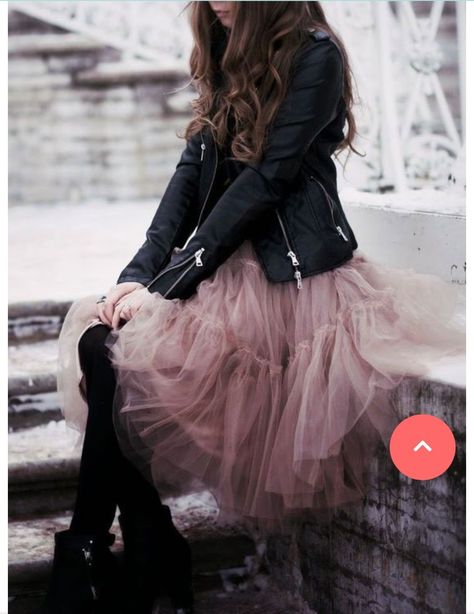 Hooky Aesthetic, Tulle Skirts Outfit, Nymphadora Tonks, Gonna In Tulle, White Widow, Rock Princess, Looks Jeans, Princess Core, Tulle Midi Skirt