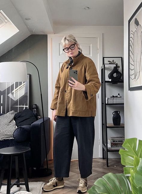 Linen Pants 2022, Copenhagen Style Plus Size, Norwegian Street Style, Gender Fluid Fashion, Wife Style, Looks Street Style, Sporty Chic, Fashion Fits, High Fashion Street Style