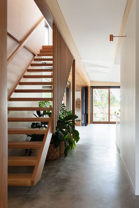 Stair Decorations, Decorating Stairs, Passive Heating, Beachside Cottage, Architect Project, Decor Stairs, Big Timber, Sandstone Wall, Timber Screens