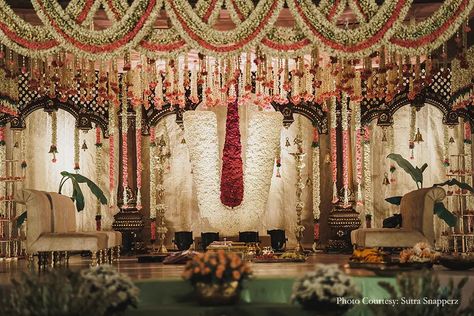 Wedding Mantapa Decorations, Wedding Mandap Decorations Indian, Stage Decor For Reception, Engagement Indian Decoration, South Indian Wedding Decorations Mandap Indoor, South Indian Engagement Decor, Decorations Wedding Indian, Marriage Mandap Decoration Indian, Pelli Mandapam Decoration South Indian