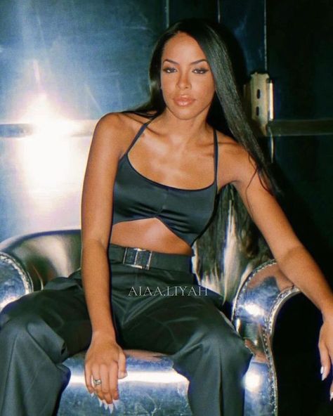 Aaliyah Style 90s, Lesa Milan, Studio Interview, Aaliyah Aesthetic, Aaliyah Outfits, Aaliyah Hair, Selena Quintanilla Outfits, Aaliyah Pictures, 90s 2000s Fashion