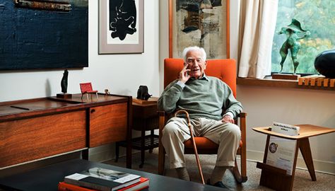 Jens Risom, the man who helped introduce Scandinavian design to America, dies. (Courtesy Knoll) Feature Furniture, Jens Risom, Contemporary Furniture Design, American Furniture, Furniture Designs, Furniture Designer, Weathered Wood, Architecture Plan, Mid Century Modern Style