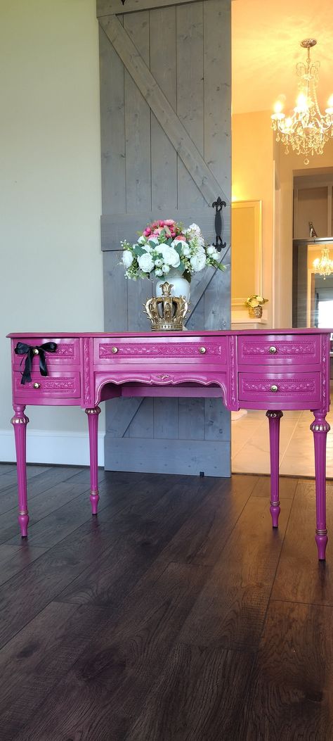 Vintage Vanity Pink Elegant Diva - Etsy Blush Pink Vanity, Art Deco Dressing Room, Painted Antique Furniture, Efficiency Apartment, Vanity Pink, Painted Tables, Makeup And Accessories, Girls Vanity, Makeup Vanities