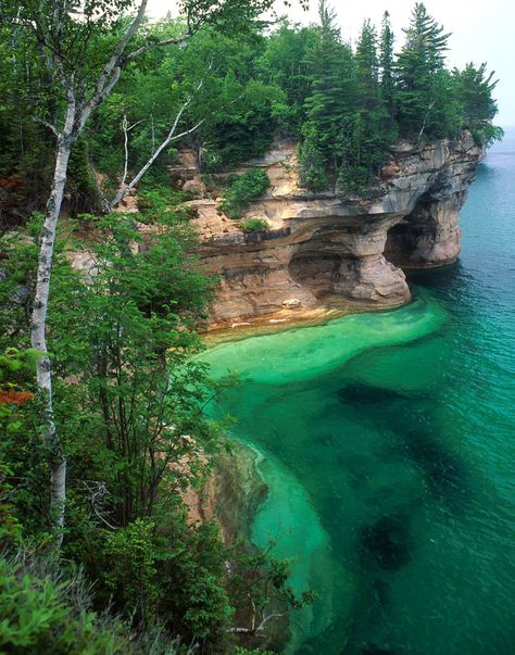 These Photos Capture The Little-Known Beauty Of Lake Michigan In Winter Pictured Rocks, Apostle Islands, Pictured Rocks National Lakeshore, Michigan Travel, The Great Lakes, Pure Michigan, Lake Superior, Jolie Photo, Foto Inspiration