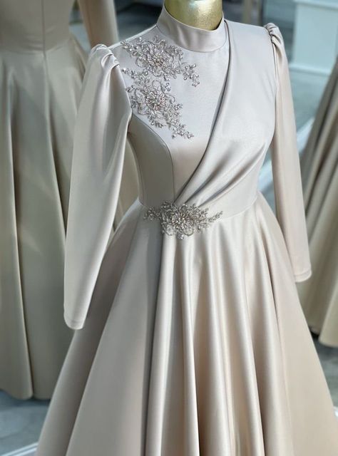 Modest Gowns, Dress Soiree, Simple Long Dress, Dress Kondangan, Bride Dress Simple, Modest Evening Dress, Elegant Ball Gowns, Simple Bridesmaid Dresses, Simple Gowns