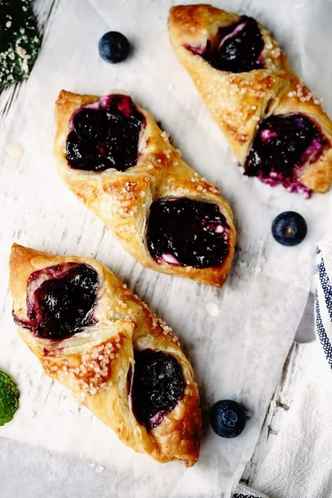 The Joanna Gaines Blueberry Puff is a delicious pastry that combines the tart sweetness of blueberries with the buttery savoriness of puff pastry. So in this Puff Pastry With Blueberries, Blueberry Pastry Puff, Blueberry Danish Recipe Puff Pastries, Puff Pastry Tarts Fruit, Blackberry Puff Pastry Desserts, Blueberry Turnovers Puff Pastries, Berry Puff Pastry Recipes, Puff Pastry Blueberry Recipes, Savory Breakfast Pastries