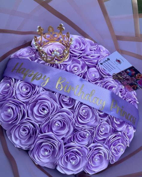 Happy Birthday Princess 👑💜 36-count Mauve purple roses with crown & pearls - - - #roses #reels #rosas #florist #rosaseternas #eternalroses #explore #bouquet #viral #fyp #ramobuchon #smallbusiness #explorepage Birthday Purple, Bouquet Purple, Happy Birthday Princess, Purple Birthday, Mauve Purple, Birthday Princess, 15th Birthday, Crown Royal, Floral Gifts