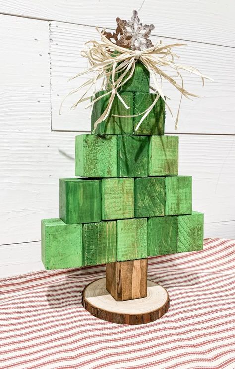 Crafts With 1x1 Wood, Diy Christmas Crafts To Sell Make Money, Wood Block Christmas Crafts, Block Christmas Tree, 4x4 Crafts, 4x4 Wood Crafts, Wood Blocks Christmas, Diy Scrap Wood, Wood Trees