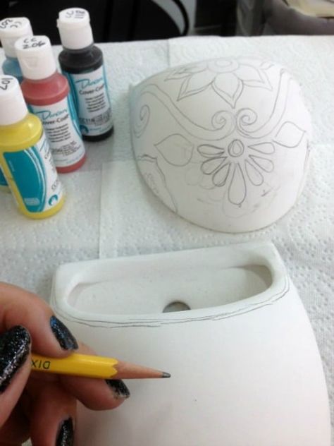 DIY Mexican-pottery planters - The Crafty Chica! Crafts, Latinx art, creative motivation Mexican Planters, Painted Planters, Talavera Planters, Pottery Store, Mexican Ceramics, Rookwood Pottery, Talavera Pottery, Puffy Paint, Native American Pottery