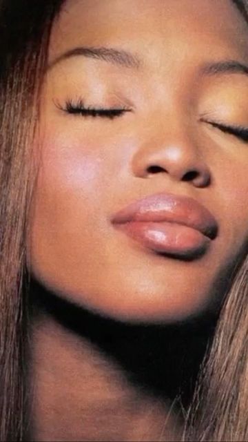 Maquillage Kylie Jenner, 90s Models, Pink Aura, Vogue Beauty, Malibu Barbie, Black Barbie, Blogger Girl, Light Makeup, Naomi Campbell