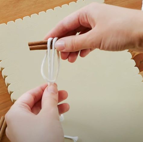 Tie six slipknots over two cinnamon sticks to make adorable macrame ornaments Cinnamon Stick Tree Ornament, Cinnamon Stick Macrame Ornament Diy, Cinnamon Stick Crafts, Cinnamon Stick Christmas Ornaments, Cinnamon Stick Macrame, Cinnamon Stick Ornaments, Cinnamon Sticks Ornaments, Cinnamon Sticks Christmas, Macrame Hangers