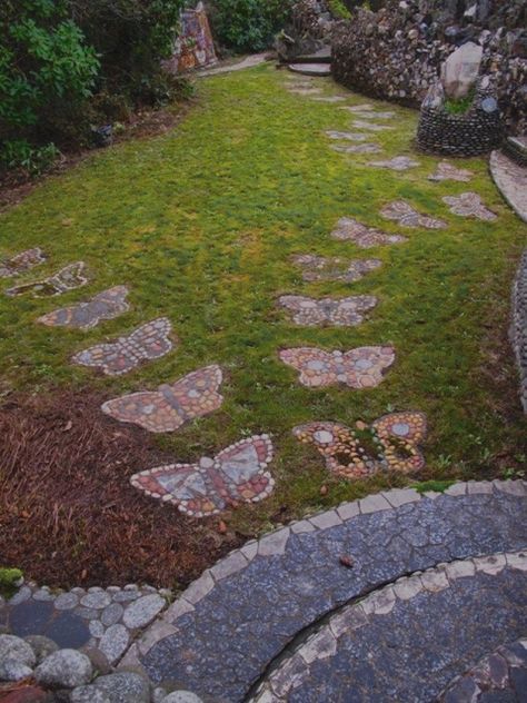 Moderne Have, River Rock Garden, Jardim Diy, Garden Stepping Stones, Garden Steps, Garden Care, Hem Design, Rock Design, Butterfly Garden