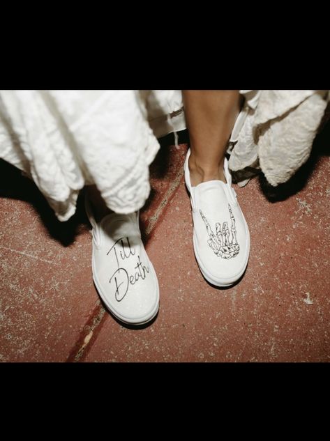 Short To Long Wedding Dress, Diy Wedding Vans, Wedding Dress With Vans Shoes, Bride And Groom Vans, Custom Wedding Vans, Bride Vans Shoes, Engagement Accouncement, Tattoo At Wedding, Wedding Vans Shoes Brides