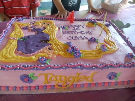 Rapunzel Birthday Cake, Bolo Rapunzel, Castle Birthday Cakes, Disney Themed Cakes, Rapunzel Cake, Tangled Birthday Party, Rapunzel Birthday Party, Tangled Birthday, Rapunzel Party