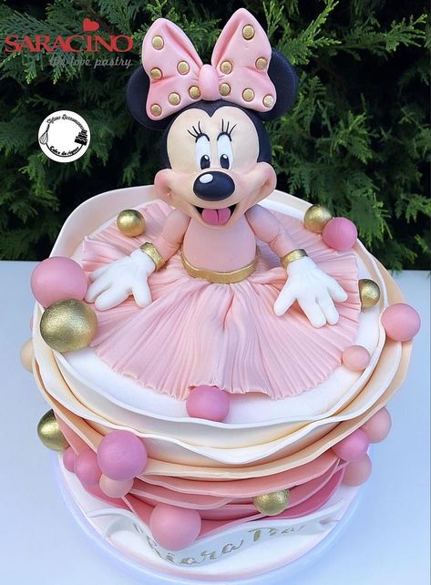 Minnie by Stefano Russomanno Cute Cakes Ideas, 1st Birthday Cake Ideas, Mini Mouse Birthday Cake, Γενέθλια Mickey Mouse, Flori Fondant, Desain Merek, Mickey And Minnie Cake, Mickey Mouse Birthday Cake