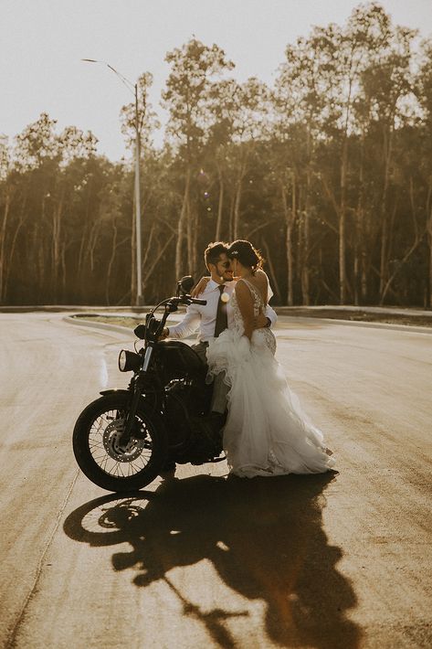 Motocross Wedding, Motorcycle Wedding Pictures, Wedding Motorcycle, Motorcycle Couples, Motorcycle Engagement Photos, Wedding Exit Ideas, Bike Wedding, Motorcycle Wedding, Biker Wedding