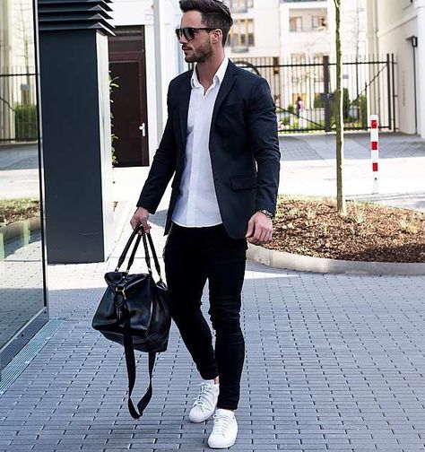 sports coat white shirt black pant man Black Blazer Men, Jeans Outfit Men, Black Jeans Men, Black Jeans Outfit, White Shirt Men, Mens Fashion Blog, Mens Style Guide, Crisp White Shirt, Blazer With Jeans