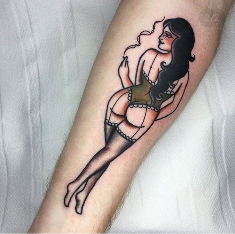 Traditional Tattoo Pin Up Girl, Traditional Tattoo Pin Up, Cowgirl Tattoos, Line Tattoo Ideas, Pin Up Girl Tattoo, Traditional Tattoo Sleeve, Hip Tattoos Women, Fire Tattoo, Pin Up Tattoos