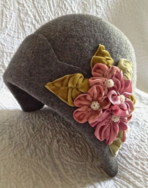 Cappello Cloche, 1920s Hats, 1920s Hat, Velvet Flowers, Hat Ideas, Love Hat, Cloche Hat, Beautiful Hats, Head Band