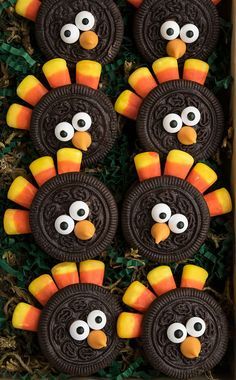 Oreo Candy Corn Turkey, Fun Fruit Appetizers, Turkey Made Out Of Candy, Thanksgiving Candy Board, Oreo Cookie Turkey Treats, Crafts With Candy Corn, Pre K Snacks Classroom, Candy Corn Food Ideas, Thanksgiving Theme Snacks For Kids