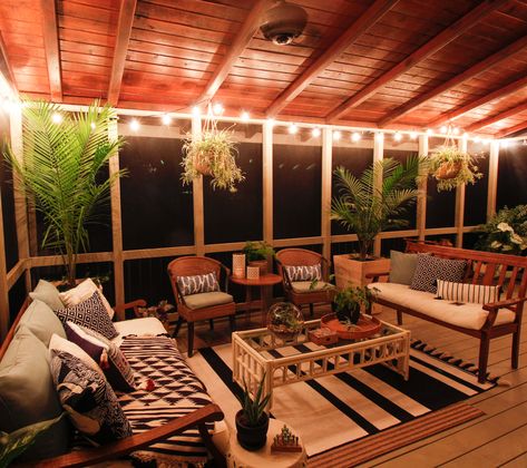 Screen Porch & Outdoor Living Room Makeover | DeeplySouthernHome Outdoor Screen Room, Ruang Tamu Outdoor, Screened Porch Decorating, Porch Outdoor, Screened Porch Designs, Outdoor Screens, Screen Porch, Screened In Patio, Room Screen