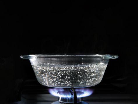 Everything you ever wanted to know about boiling water, vapor pressure, and cooking at altitude. Southern Baby, Easy Appetizers, Burn Mark, Shower Food, Family Handyman, Pyrex Glass, Baby Shower Food, Real Simple, Boiling Water