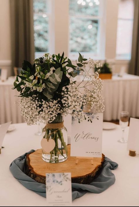 Rustic Eucalyptus Centerpiece, Wedding Flower Placement, Simple Round Table Decorations, Unique Table Centerpieces Wedding, Barn Centerpiece Wedding, Wedding Centerpieces No Candles, Charger Centerpiece Ideas, Rustic Wedding Centrepiece, Wedding Centrepiece Round Table