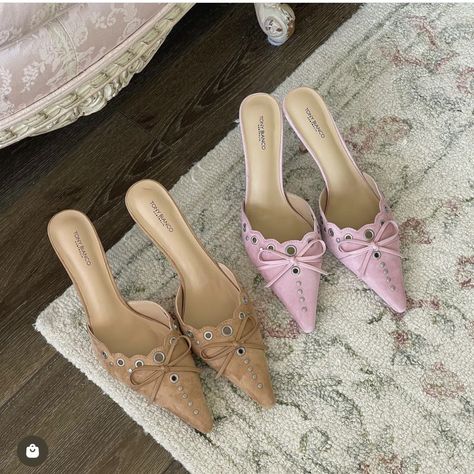 Vanilla Skincare, Vintage Pumps, Shoes Heels Classy, Vintage Heels, Tony Bianco, Shoe Inspo, Scarf Gift, Pretty Shoes, Dream Shoes