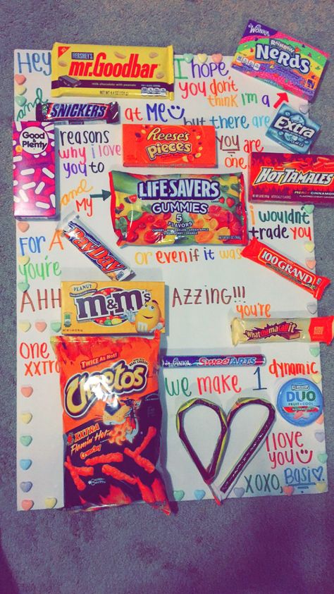 Candy Poster for boyfriend.                                                                                                                                                                                 More Birthday Poster Diy, Homemade Birthday Gifts, Candy Bar Posters, Bday Gifts For Him, Silly Gifts, Candy Poster, Diy Stocking Stuffers, Birthday Candy, Cute Birthday Gift