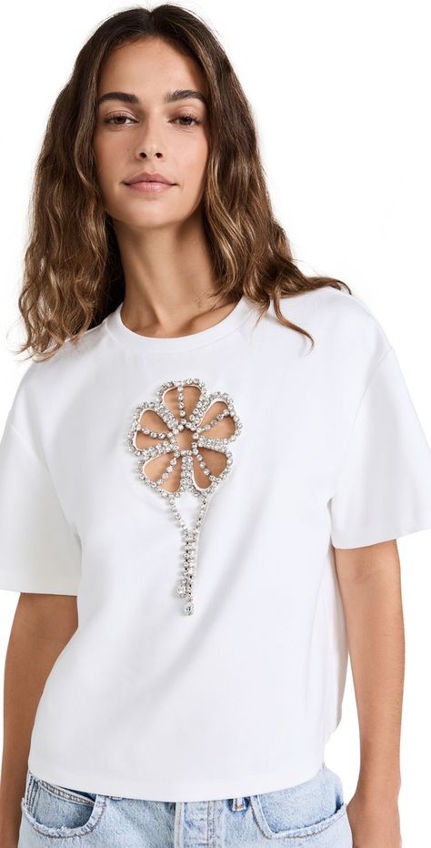 Embellished Shirt, Diy Embroidery Patterns, Crystal Flower, T Shirt Diy, Cut Work, Crop Tshirt, Girls Wear