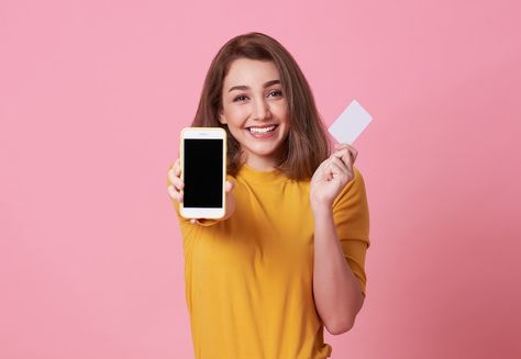 Premium Photo | Happy young woman showing at blank screen mobile phone and credit card isolated over pink. Blank Screen, Girl Red Dress, Women Talk, Girl Standing, Cute Love Cartoons, Redhead Girl, Photography Poses Women, Happy Women, Young Woman