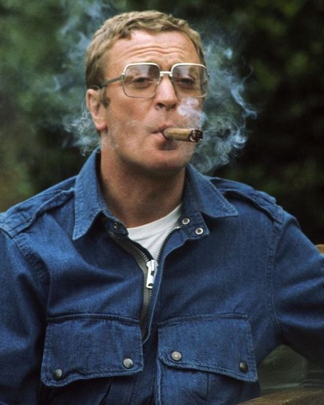 Michael Caine smoking a Cuban cigar wearing a badass denim jacket. Michael Caine, Comme Des Garcons, Cigars, Cool Kids, Actors & Actresses, Gentleman, A Man, Classic Style, Mens Sunglasses