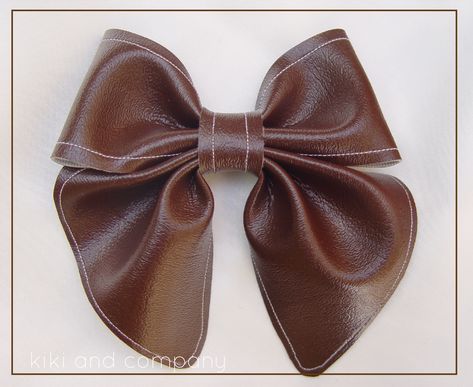 2 Rags To Riches, Steampunk Diy, Bow Tutorial, Steampunk Costume, Leather Bow, Leather Flowers, Leather Projects, Diy Hair Accessories, Leather Bows