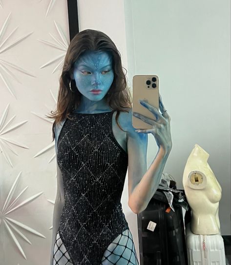 Avatar Photoshoot Ideas, Blue Costumes Halloween, Navi Costumes, Blue Avatar Costume, Blue Costume Diy, Blue Halloween Costume Ideas, Avatar Halloween Costumes Women, Diy Avatar Costume, Halloween Costumes Avatar