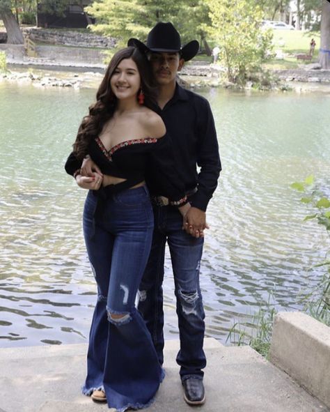 Matching Couples Outfits, Takuachita Outfits, Matching Outfits For Couples, Takuache Girl Outfits, Vaquera Outfits, Fashion Week Aesthetic, Outfits For Couples, Foto Cowgirl, Couples Outfits