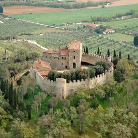 You can buy a 1200yr-old Italian castle with its own private prison Italian Castle, Old Castle, Umbria Italy, European Castles, Chateau France, Castle In The Sky, Castle Ruins, Halong Bay, Fantasy Castle