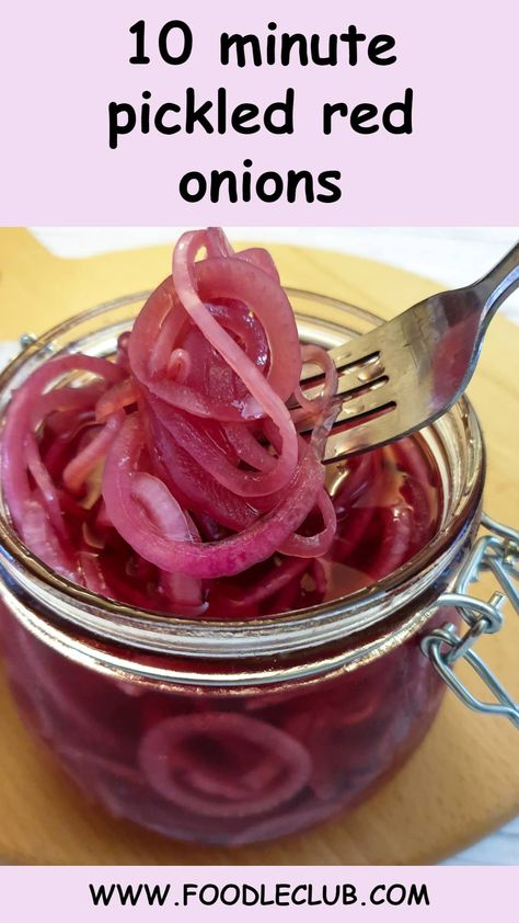 Pickled Red Onion Recipe, Pickle Onions Recipe, Red Onion Recipes, Quick Pickled Red Onions, Quick Pickled Onions, Pickled Radishes, Pickled Veggies, Pickled Red Onions, Onion Recipes