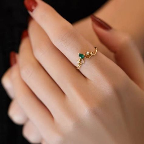 Emerald Crown, Grunge Ring, Rings Solitaire, Solitaire Rings, Gold Jewelry Stores, Romantic Jewellery, Gold Rings Fashion, Vintage Style Rings, Gold Rings Jewelry