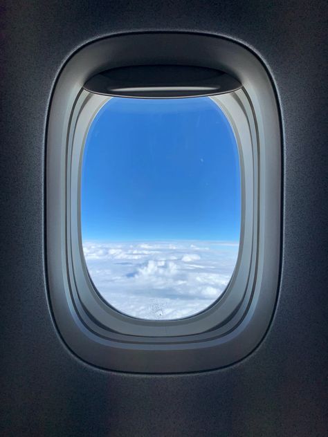 gray airplane window photo – Free Window Image on Unsplash Airplane Window Illustration, Sketchbook Organization, Airplane Window Aesthetic, Airport Window, Airplane Images, Airport Photography, Window Image, White Wall Paint, Airplane Window View