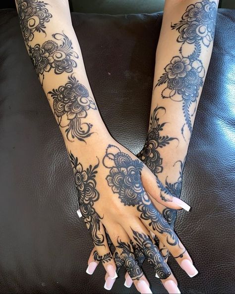 Somali Henna Designs, Somali Henna, Henna Designs Arm, Black Mehndi Designs, Mehendi Tattoo, White Henna Designs, Wedding Henna Designs, Henna Flower Designs, Cute Henna Designs